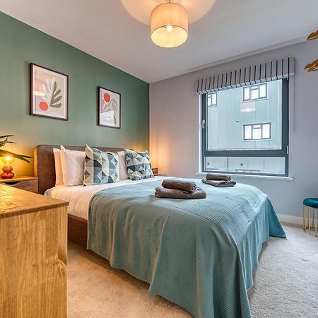 Summer Special Offer!! 2-Bedroom Cosy, Spacious, Stylish & Modern City Apartment, Prime Location! Sleeps 6, Southampton Ocean Village - By Blue Puffin Stays Eksteriør bilde
